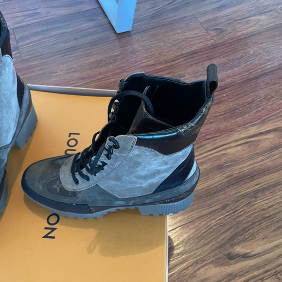 Louis Vuitton Suede Calfskin Monogram Laureate Platform Desert Boots - Picture 12 of 16